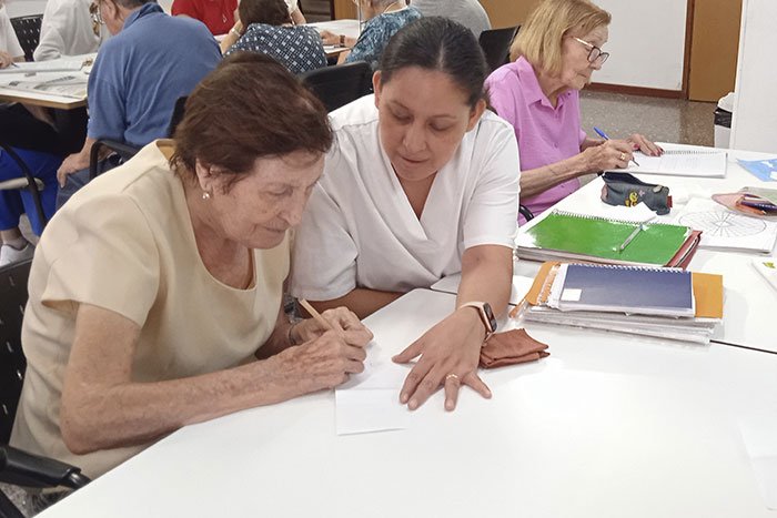 centro-de-dia-lesseps-salon-lectura